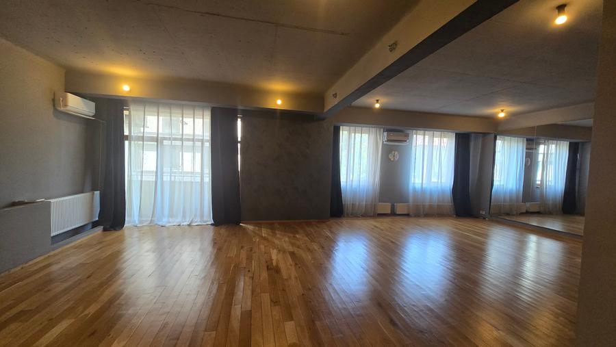 Apartament cu 4 camere decomandat în Eminescu
