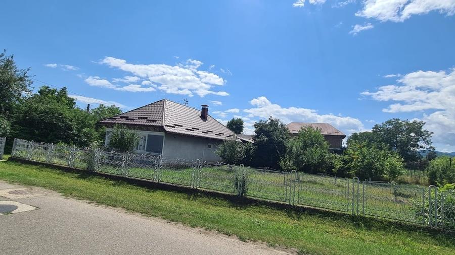 Casă individuală cu 5 camere cu Garaj în Săvinești