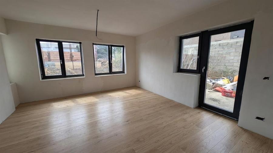 Casă cu 4 camere cu Teren 400 Mp în Valea Lupului
