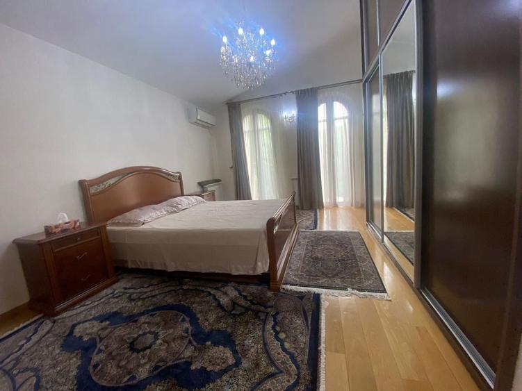 Casă individuală cu 6 camere cu Piscina în Iancu Nicolae