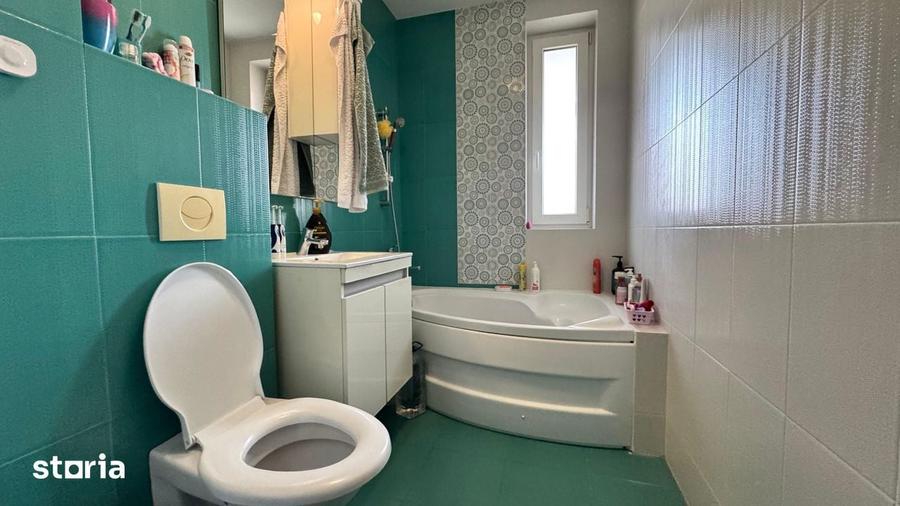 Apartament cu 3 camere semidecomandat în Girocului