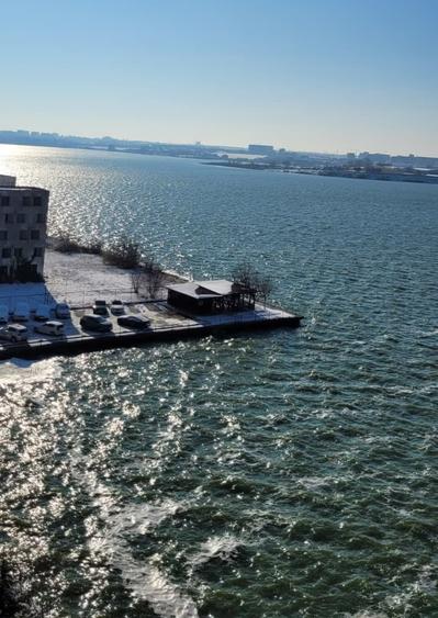 Apartament cu 3 camere semidecomandat, mobilat în Central