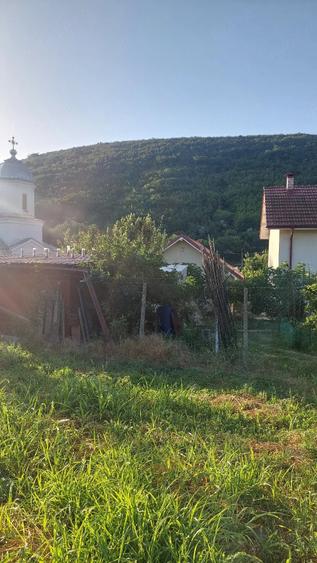 Teren de 1800 mp, în Visterna