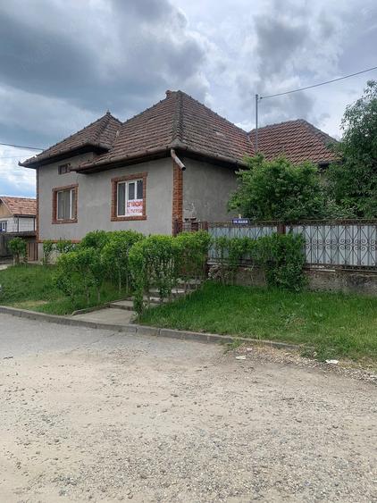 Casă cu Teren 450 Mp în Central