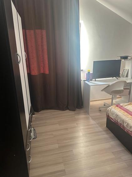Casă individuală cu 4 camere cu Canalizare în Vărăști