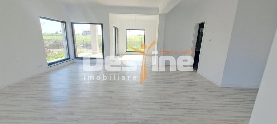Casă individuală cu 4 camere cu Canalizare în Miroslava