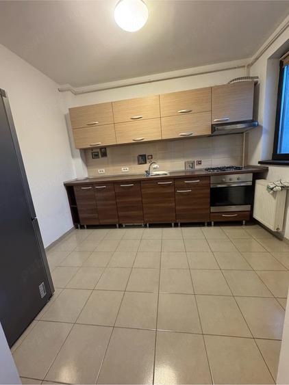 Apartament cu 3 camere semidecomandat în Herăstrău