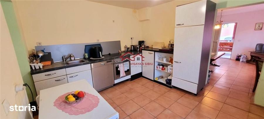 Casă cu 5 camere semidecomandat cu Teren 3190 Mp în Gârbova