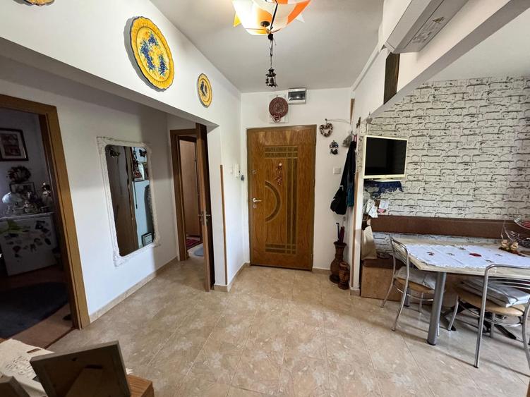 Apartament cu 4 camere decomandat, mobilat în CET