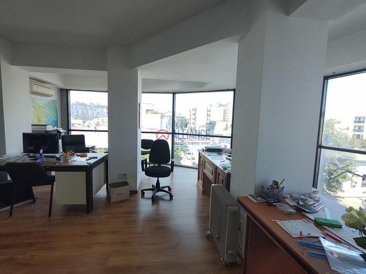 Birou, de 35 mp, în Central