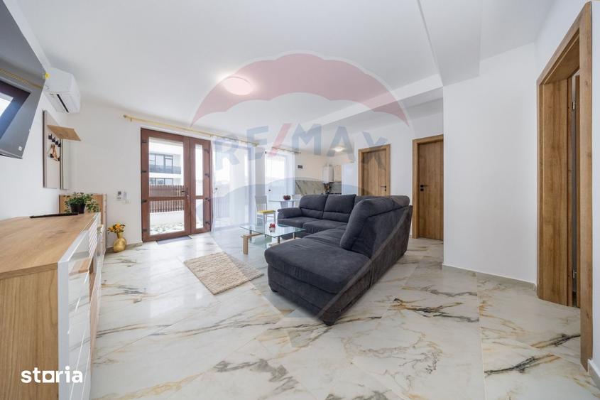Casă cu 9 camere cu Teren 501 Mp în Astra