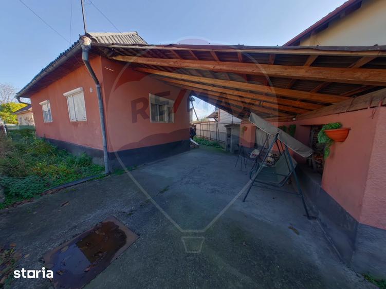 Casă cu 5 camere cu Teren 583 Mp în Sud