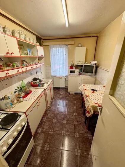 Apartament cu 3 camere decomandat în Tudor