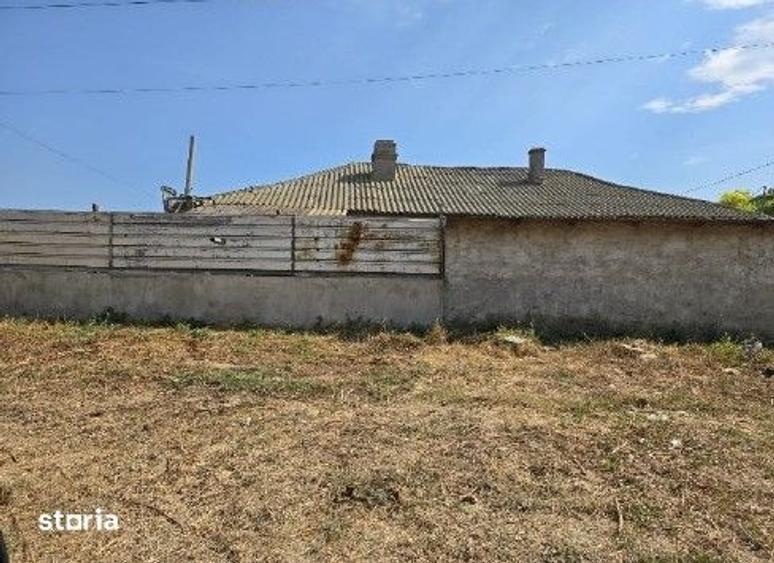 Casă cu 2 camere cu Teren 1722 Mp în Corbu