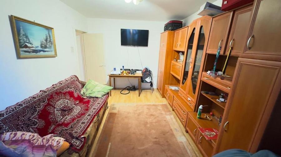 Apartament cu 3 camere decomandat în Noua