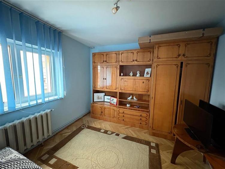 Apartament cu 3 camere semidecomandat, mobilat în Grigorescu