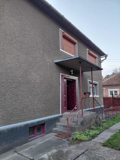 Casă cu 3 camere în Central