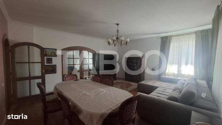 Apartament cu 4 camere decomandat în Central