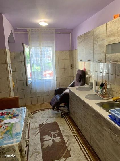 Apartament cu 3 camere decomandat în Rișca