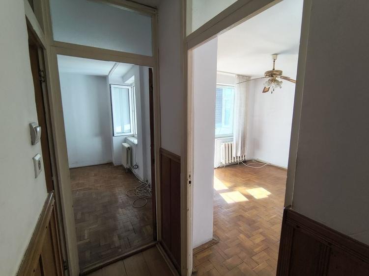 Apartament cu 3 camere decomandat în Central