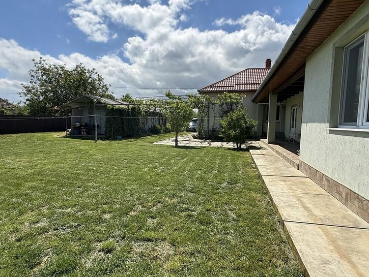 Casă cu 4 camere cu Teren 1439 Mp în Central