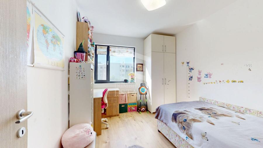 Apartament cu 4 camere semidecomandat, mobilat în Băneasa