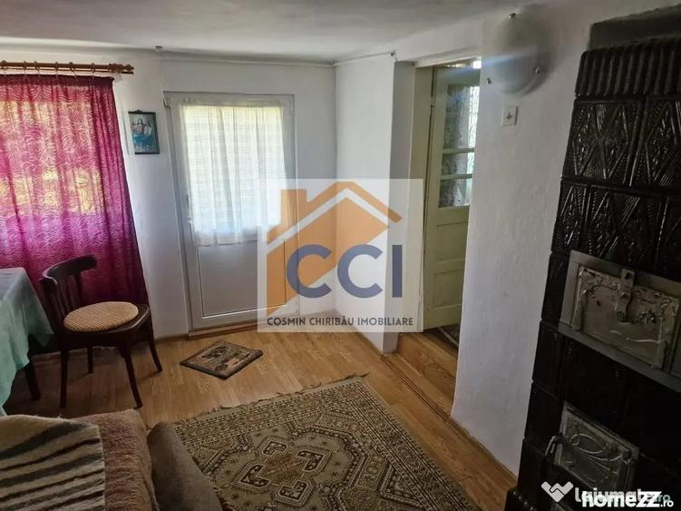 Casă cu 5 camere cu Teren 10426 Mp în Est