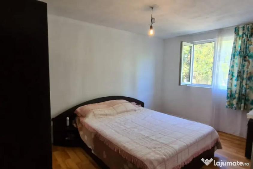 Casă cu 5 camere cu Teren 794 Mp în Livedea