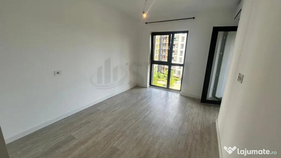 Apartament cu 3 camere semidecomandat în Domenii