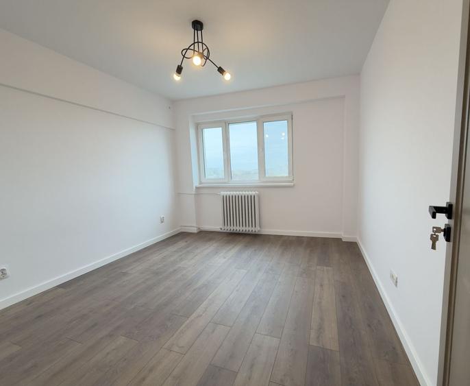 Apartament cu 3 camere decomandat în Titulescu