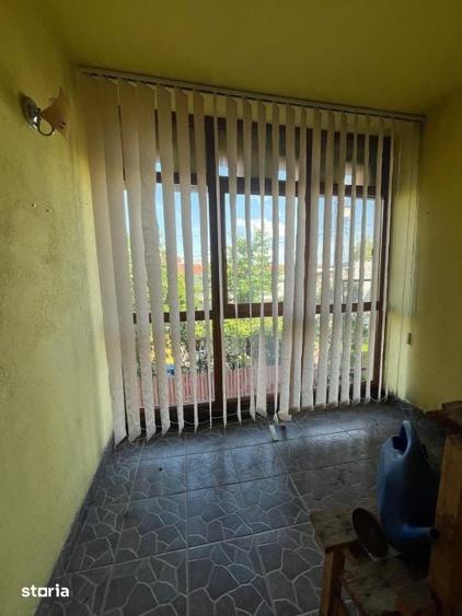 Casă cu 10 camere cu Teren 181 Mp în Rovine
