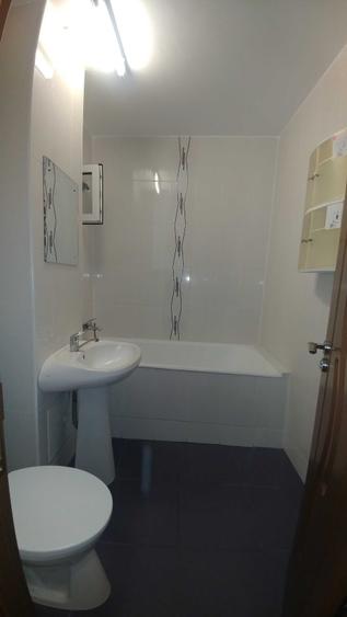 Apartament cu 3 camere decomandat în Dobroești