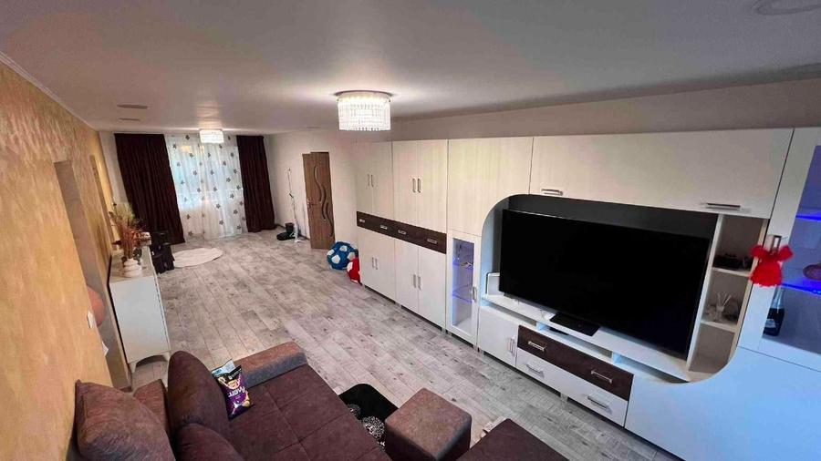 Apartament cu 5 camere, mobilat în Central