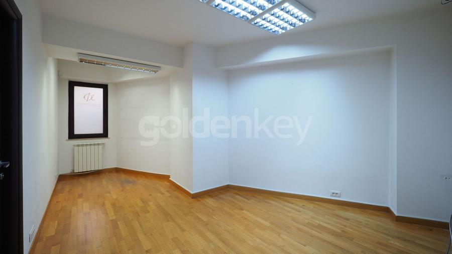 Apartament cu 3 camere semidecomandat în Herăstrău