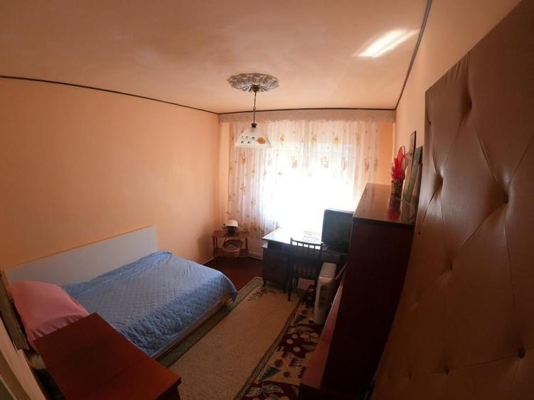 Apartament cu 4 camere decomandat în Central