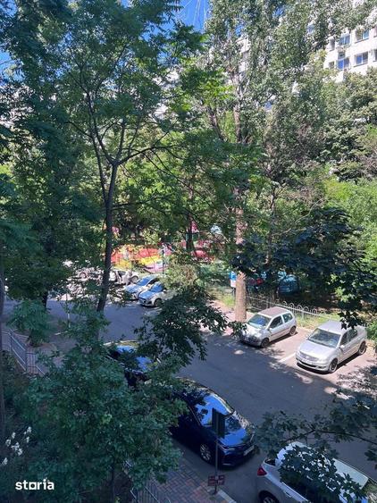 Apartament cu 3 camere semidecomandat în Titan