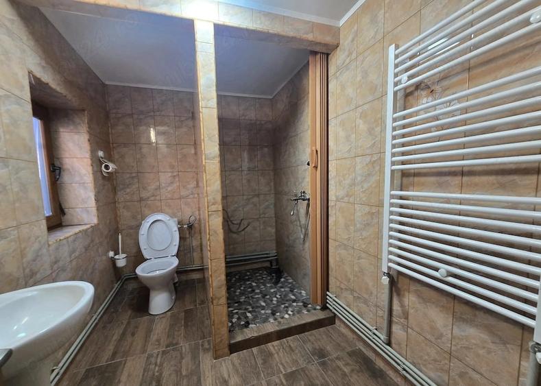 Casă cu Teren 1200 Mp în Blejești