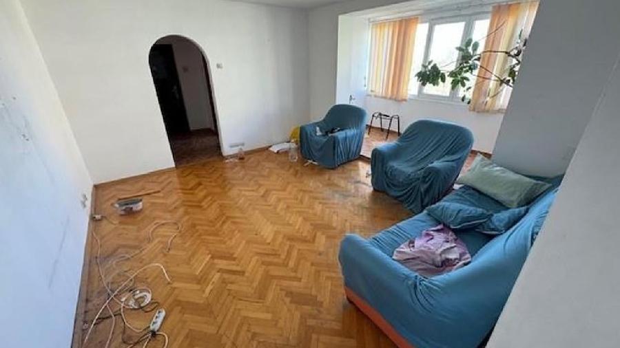 Apartament cu 3 camere semidecomandat în Obor