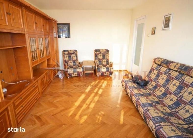 Apartament cu 4 camere decomandat în Răcădău