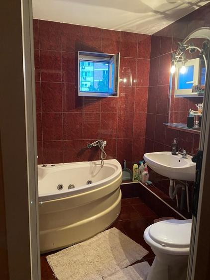 Apartament cu 3 camere decomandat în Decebal