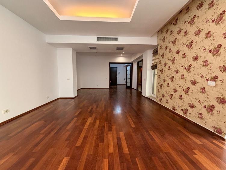 Apartament cu 3 camere în Șoseaua Nordului