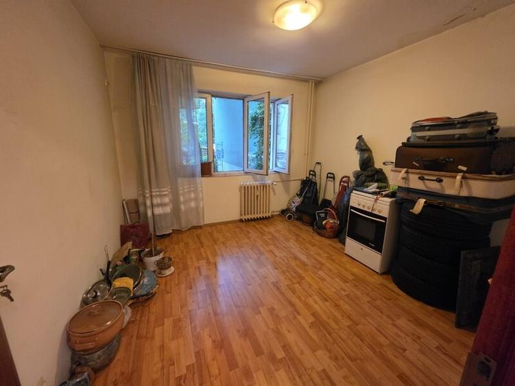 Apartament cu 3 camere decomandat în Dristor