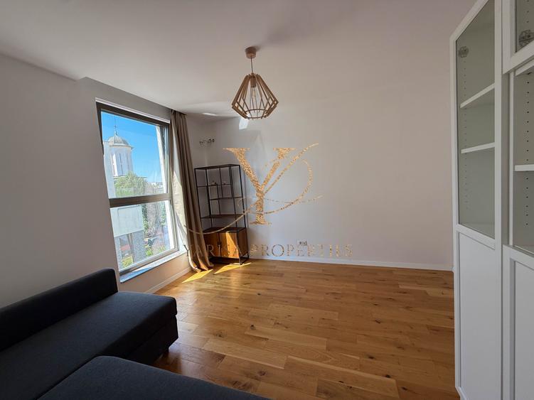 Apartament cu 3 camere semidecomandat în Sisești