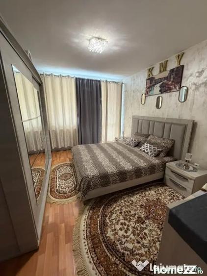 Apartament cu 3 camere decomandat în Calea București