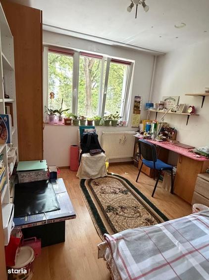 Apartament cu 3 camere decomandat în Drumul Taberei
