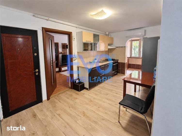 Apartament cu 3 camere decomandat în Nicolina
