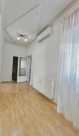 Casă individuală cu 6 camere cu Canalizare în Ronaț
