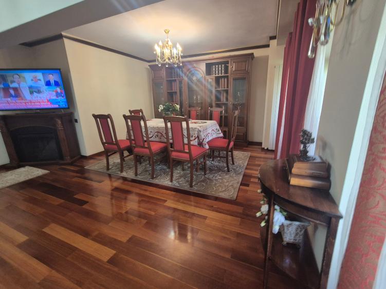 Apartament cu 4 camere decomandat în Decebal