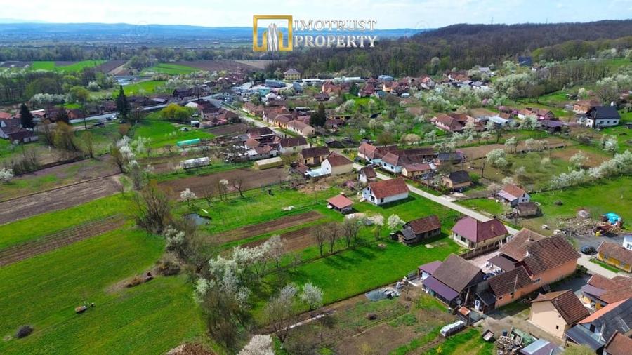 Casă cu Teren 1100 Mp în Săvârșin