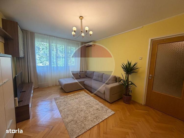 Apartament cu 3 camere în Drumul Taberei